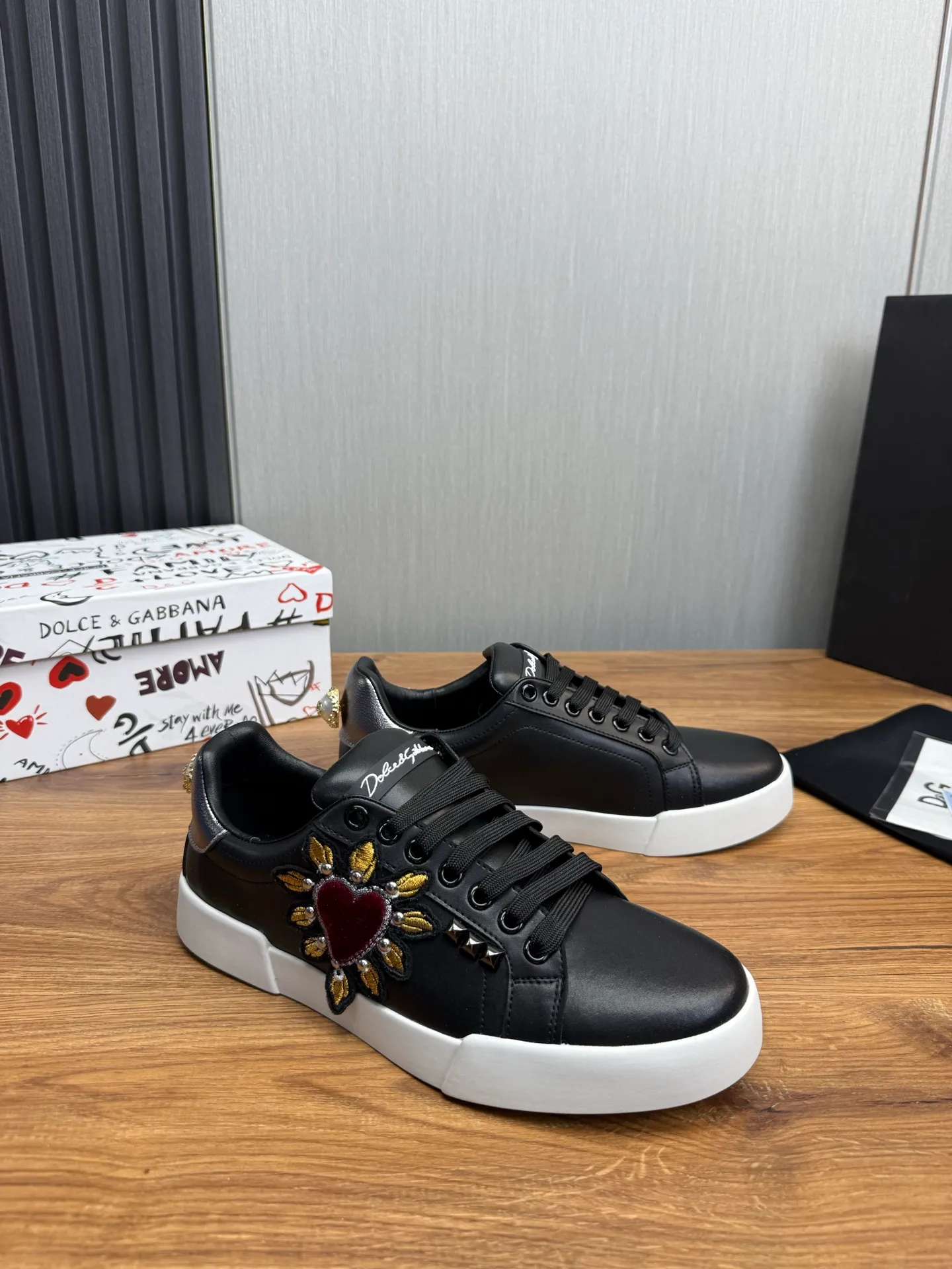 Men's men's shoes💰460💰Dolce & gabbana (DG) official website synchronized new models💥1 fashion hot models: 1 exclusive mold opening ✅ imported cowhide for the upper, unique brand style logo upper 💥sheepskin foot pads 🐑original private mold outsole ✔️36-44 (38.45 custom-made, non-refundable)
